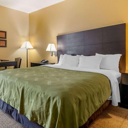 Quality Inn & Suites Lenexa Kansas City Exterior photo